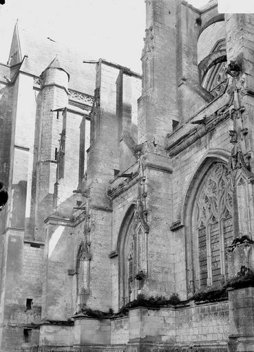 Église, partie de la façade latérale