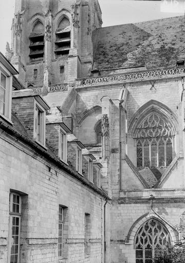 Église, partie de la façade latérale