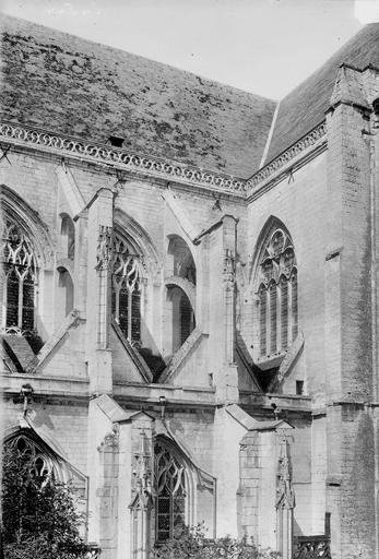 Église, partie de la façade latérale