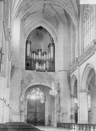 Église, revers de la façade ouest - © Ministère de la Culture (France), Médiathèque du patrimoine et de la photographie, diffusion RMN-GP