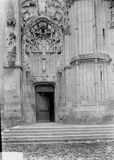 Église, portail latéral