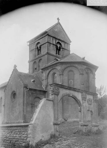 Abside et clocher, arc d'entrée