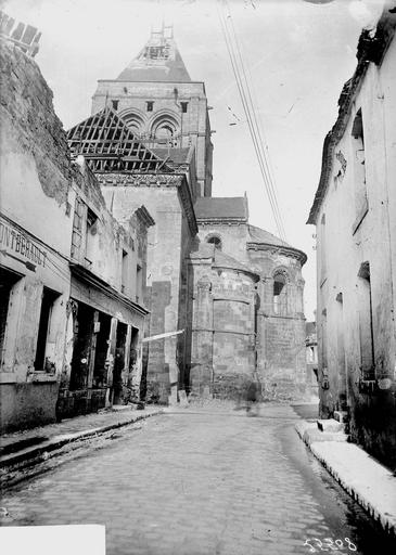 Abside et clocher, au sud