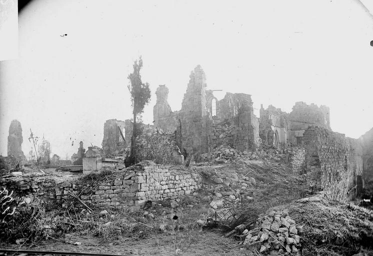 Ruines, abside