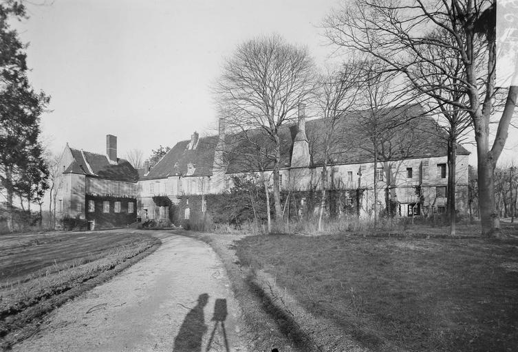 Bâtiments, côté ouest