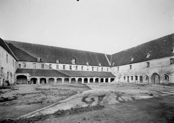 Cour du cloître