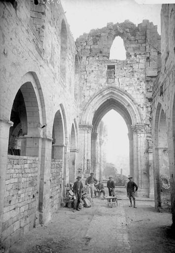 Nef, vue de l'entrée