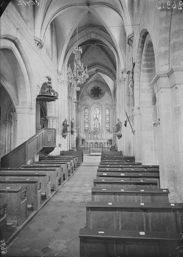 Nef, vue de l'entrée