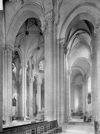 Église, choeur et déambulatoire, vue diagonale