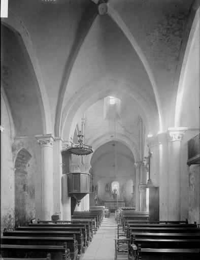 Nef, vue de l'entrée