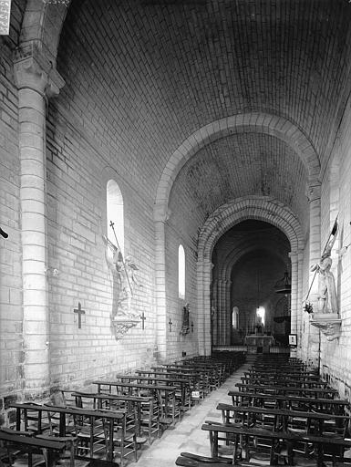 Nef, vue de l'entrée