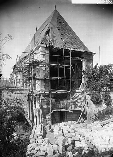 Façade, sur les remparts, pendant la restauration