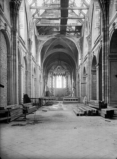 Nef, vue de l'entrée