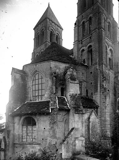 Clochers et abside au nord