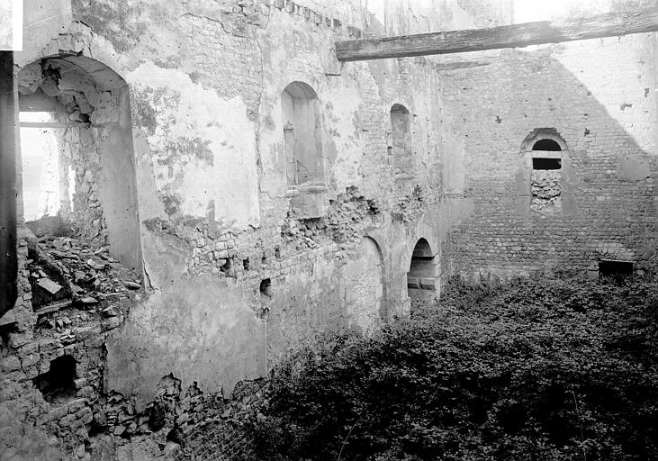 Intérieur: ruines