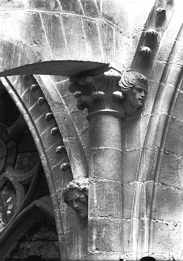 Chapiteau et têtes d'amortissement, bras sud du transept