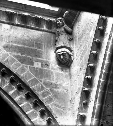 Cariatide d'angle rentrant, transept