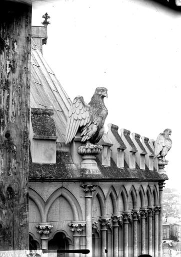 Galerie supérieure de l'abside, oiseaux d'amortissement