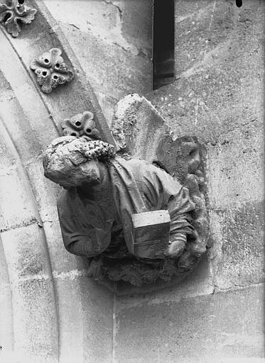 Sommier d'arc, bras nord du transept, l'Ange de saint Mathieu