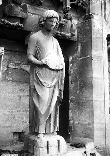 Bras nord du transept, statue de prophète