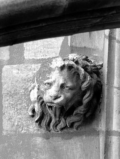 Tête d'amortissement, arc de l'abside, lion