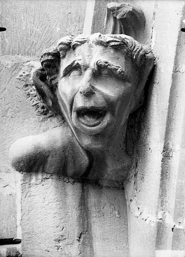 Tête d'amortissement, arc de l'abside, homme criant