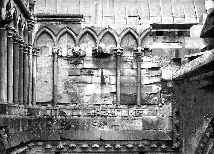 Ancienne galerie du transept, avant restauration