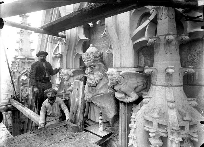 Statue du Père Eternel, après restauration