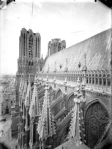 Toiture de la nef et tours