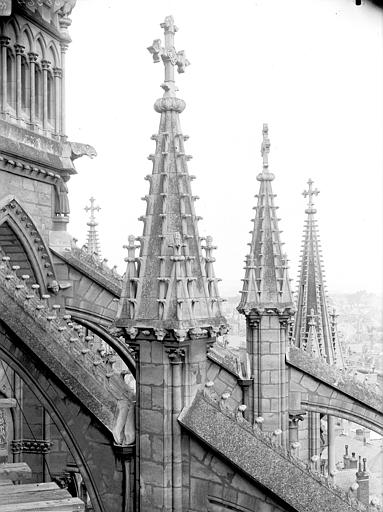 Pinâcles des arcs-boutants de l'abside