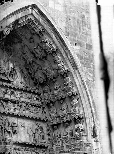 Portail nord, porte de la Résurrection, voussure à droite