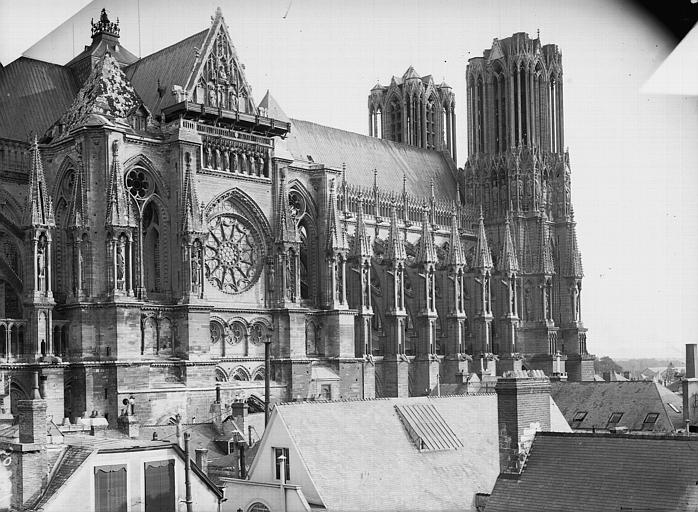 Bras nord du transept et façade