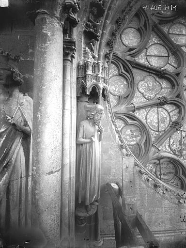 Bras nord du transept, statue d'Adam