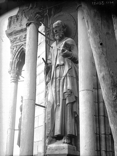 Tour sud, statue de saint Paul