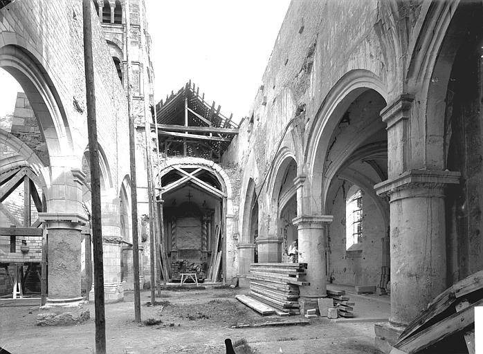 Nef, vue de l'entrée