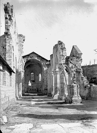 Nef, vue de l'entrée