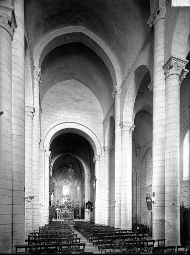 Nef, vue de l'entrée