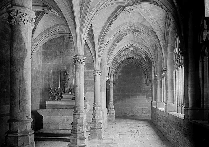 Petit cloître et chapelle