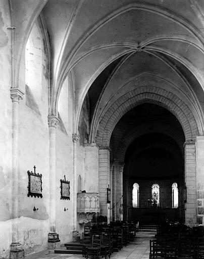 Nef vue de l'entrée