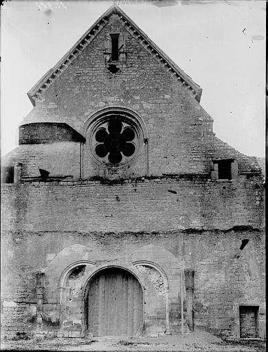 Eglise: façade ouest