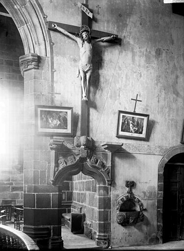 Porte et crucifix