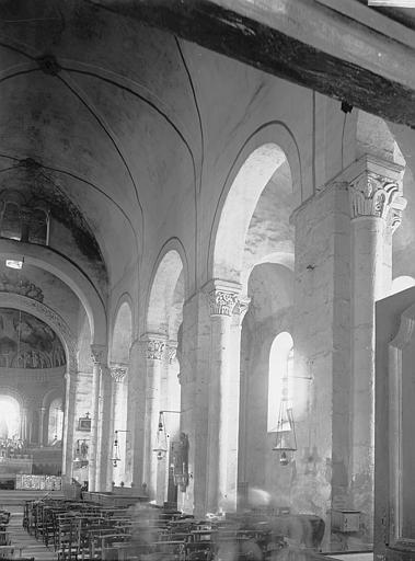 Nef vue de l'entrée