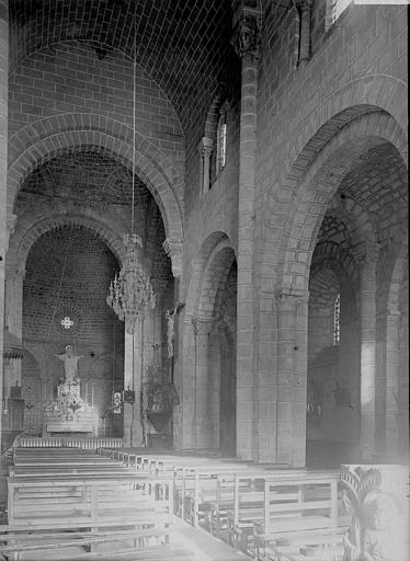 Nef vue de l'entrée