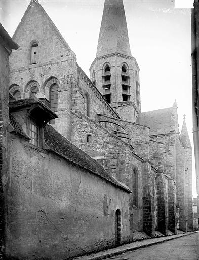 Clocher et partie latérale