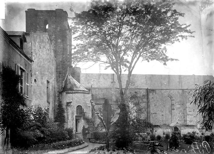 Façade latérale, clocher, absidiole