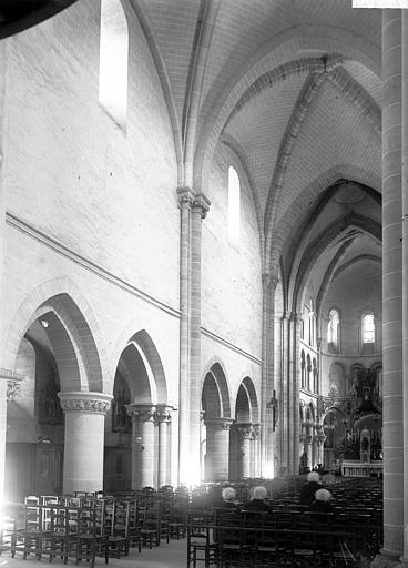 Nef vue de l'entrée