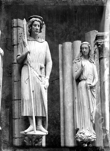 Moulage des statues de Sainte-Modeste et Saint-Théodore