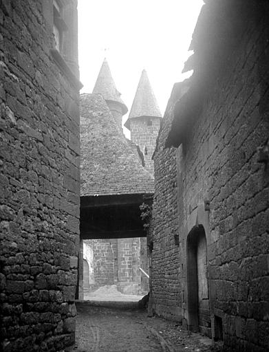 Ruelle conduisant à l'entrée de l'église