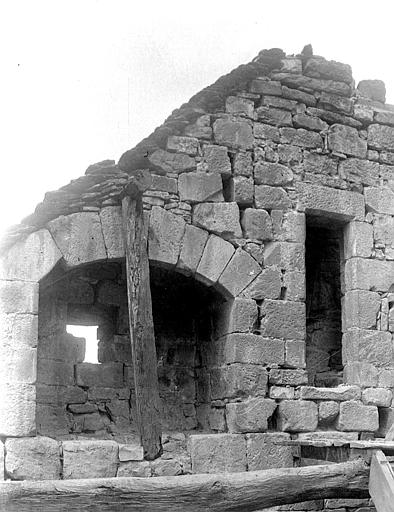 Bâtiment au sud de l'église