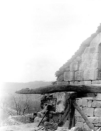 Bâtiment au sud de l'église